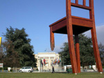 The20broken20chair