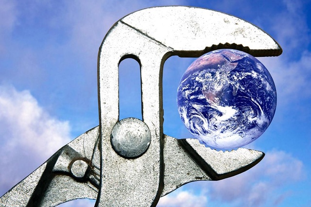 EARTH en TENAILLE