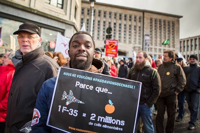 F 35 MANIF